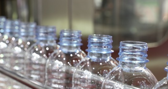 water-bottle-in-conveyor-picture-id925669056 (1) liquid nitrogen dosing-1-1