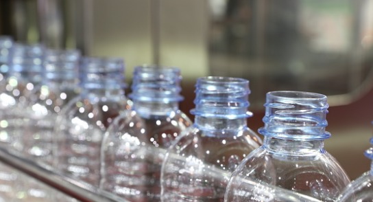 water-bottle-in-conveyor-picture-id925669056 (1) liquid nitrogen dosing